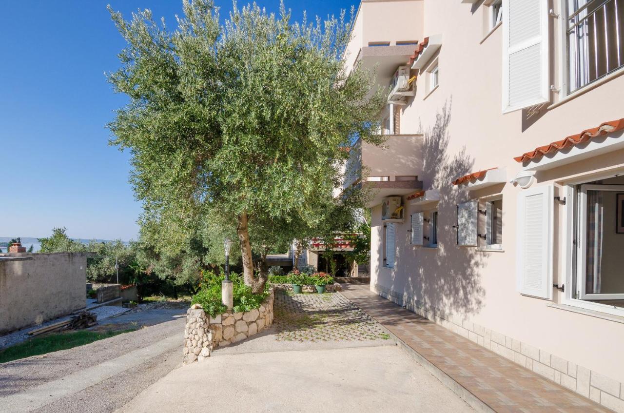 Apartments Blazenka Banjol ภายนอก รูปภาพ