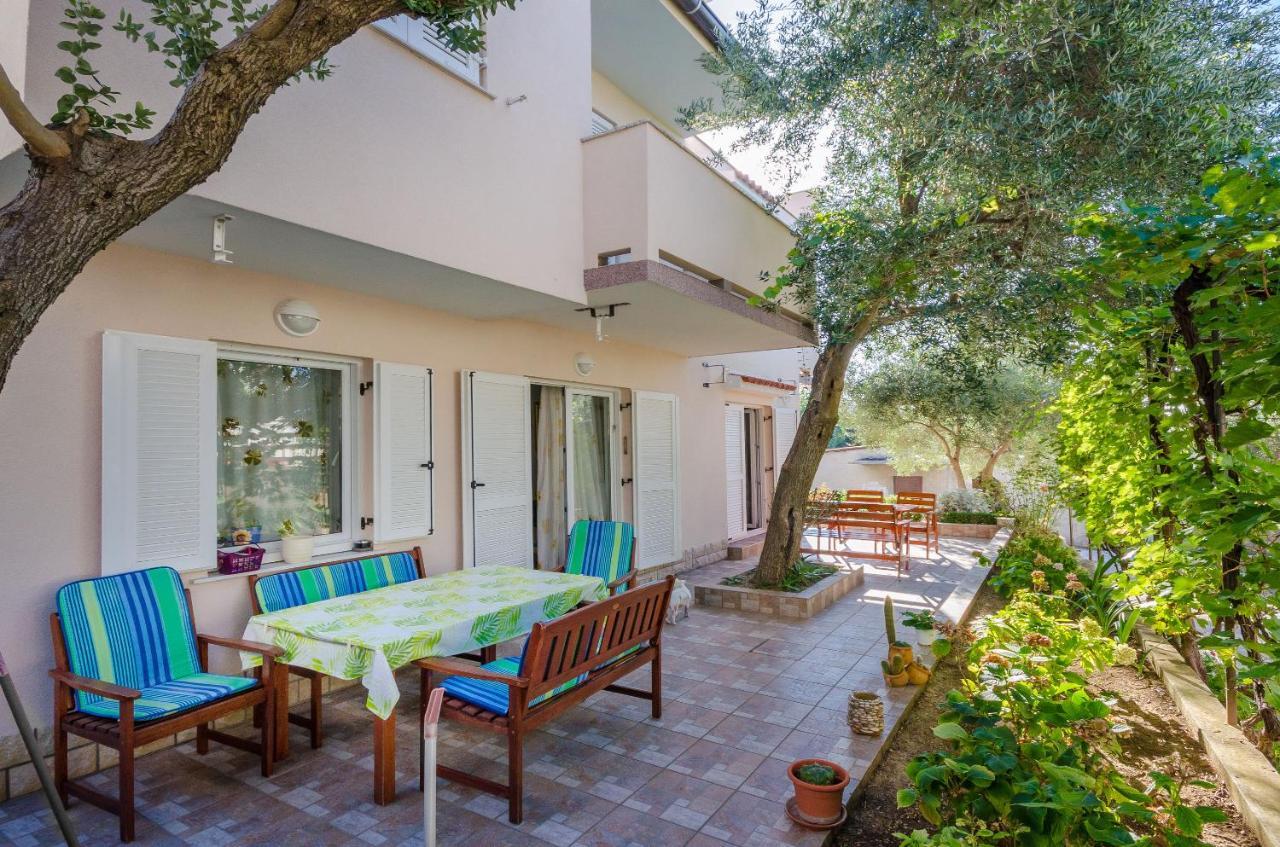 Apartments Blazenka Banjol ภายนอก รูปภาพ